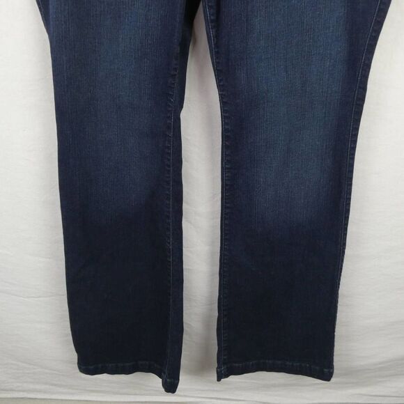 Torrid Plus Size Medium Wash Boyfriend Straight Leg Denim Blue Jeans SIze 18T - Picture 3 of 10